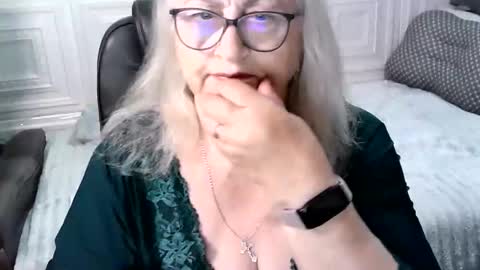 Snapshot of lolkaalyss chatting on June 4, 2026, 3:56 am LolkaAlyss online show from June 4, 2026, 3:56 am