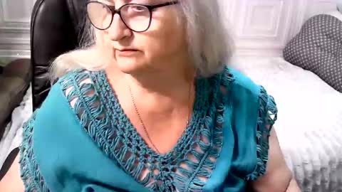 Snapshot of lolkaalyss chatting on June 8, 2026, 6:58 am LolkaAlyss online show from June 8, 2026, 6:58 am