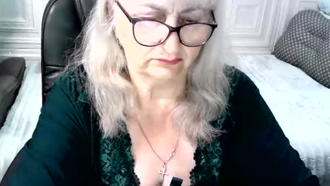 Snapshot of lolkaalyss chatting on June 9, 2026, 6:25 am LolkaAlyss online show from June 9, 2026, 6:25 am