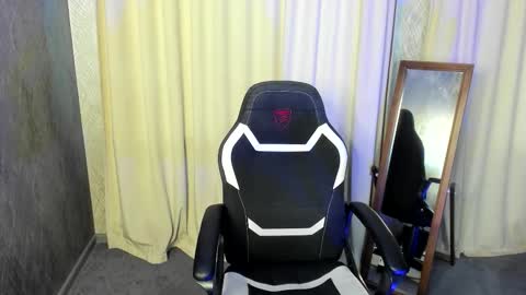 Snapshot of lolla_awesome chatting on October 15, 2025, 1:22 pm Lolla online show from October 15, 2025, 1:22 pm