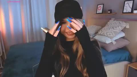 Lola online show from November 12, 2025, 8:15 am