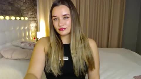 Snapshot of lollidoli__ chatting on December 20, 2025, 6:59 pm Victoria online show from December 20, 2025, 6:59 pm