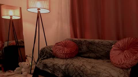 Lolly  online show from October 17, 2025, 4:37 am