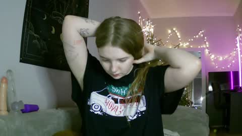Snapshot of lollylol11 chatting on January 9, 2025, 4:49 pm Lilly online show from January 9, 2025, 4:49 pm