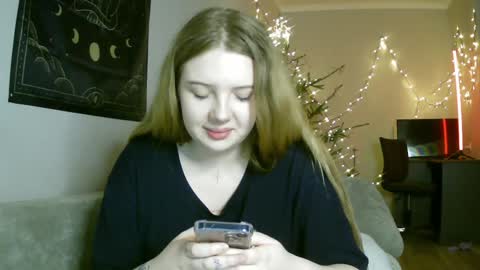 Snapshot of lollylol11 chatting on January 11, 2025, 7:16 pm Lilly online show from January 11, 2025, 7:16 pm