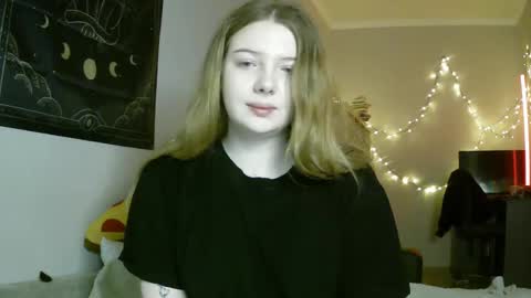 Snapshot of lollylol11 chatting on January 23, 2025, 1:08 am Lilly online show from January 23, 2025, 1:08 am