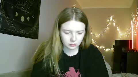 Snapshot of lollylol11 chatting on January 23, 2025, 3:54 pm Lilly online show from January 23, 2025, 3:54 pm