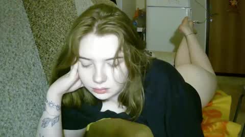 Snapshot of lollylol11 chatting on February 14, 2025, 9:32 pm Lilly online show from February 14, 2025, 9:32 pm