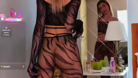 Lolly. online show from December 13, 2025, 7:53 pm