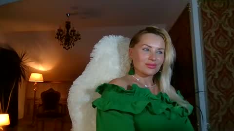 Snapshot of lollyta2023 chatting on December 7, 2024, 2:46 pm Roxy online show from December 7, 2024, 2:46 pm