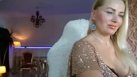 Snapshot of lollyta2023 chatting on January 1, 2025, 6:37 am Roxy online show from January 1, 2025, 6:37 am