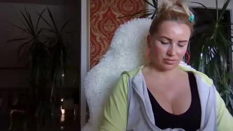 Snapshot of lollyta2023 chatting on January 31, 2025, 1:56 pm Roxy online show from January 31, 2025, 1:56 pm