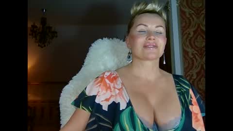 Snapshot of lollyta2023 chatting on February 15, 2025, 5:51 am Roxy online show from February 15, 2025, 5:51 am