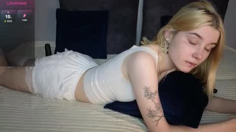 Snapshot of lollyy_flyy chatting on November 22, 2025, 8:52 pm Eva online show from November 22, 2025, 8:52 pm