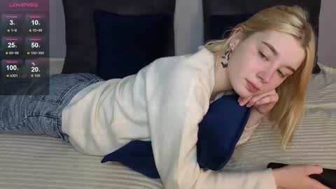Snapshot of lollyy_flyy chatting on November 26, 2025, 7:26 pm Eva online show from November 26, 2025, 7:26 pm