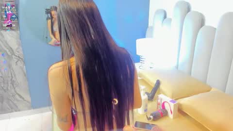 Loly online show from October 29, 2025, 11:45 am