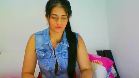 estehfania online show from January 29, 2025, 12:01 am