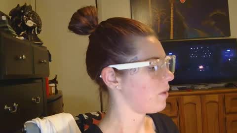 london lovesss online show from September 27, 2025, 5:01 am