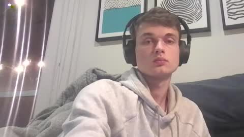 Snapshot of london_tomy chatting on October 19, 2025, 3:07 am london_tomy online show from October 19, 2025, 3:07 am