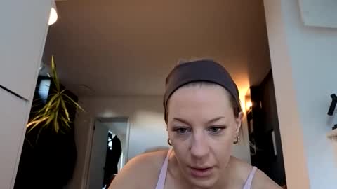 Em online show from January 7, 2026, 8:39 am