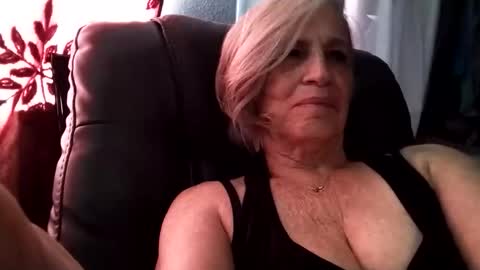 Snapshot of lonelylana1955 chatting on October 17, 2025, 4:42 pm lonelylana1955 online show from October 17, 2025, 4:42 pm