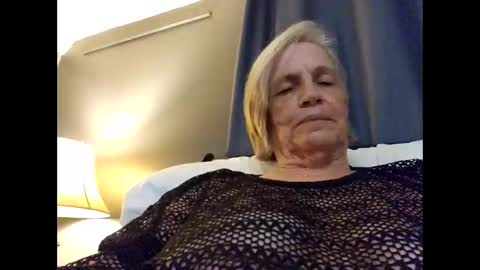 Snapshot of lonelylana1955 chatting on November 5, 2025, 2:33 am lonelylana1955 online show from November 5, 2025, 2:33 am