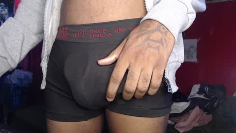 Snapshot of longdickservice01 chatting on January 13, 2025, 10:47 am professionalbreastsucker online show from January 13, 2025, 10:47 am