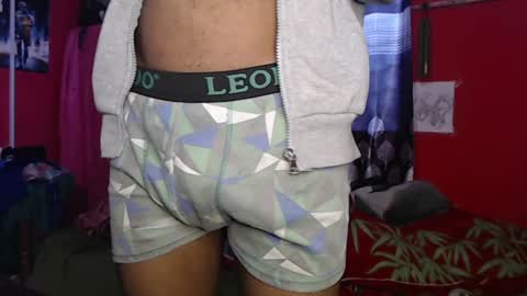 Snapshot of longdickservice01 chatting on January 23, 2025, 11:04 am professionalbreastsucker online show from January 23, 2025, 11:04 am