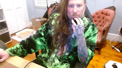 longhair online show from October 22, 2025, 7:13 pm