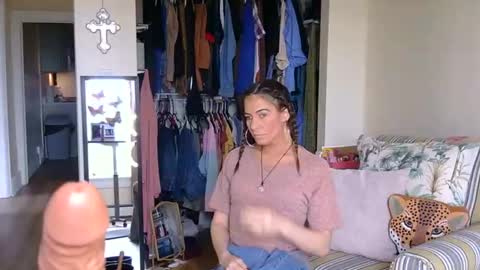 Snapshot of longlegstammy chatting on May 6, 2026, 2:22 pm Cutenurse91 online show from May 6, 2026, 2:22 pm