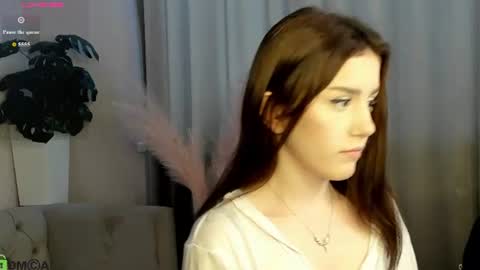 Snapshot of lonny_peach chatting on August 9, 2026, 3:23 am Luna online show from August 9, 2026, 3:23 am
