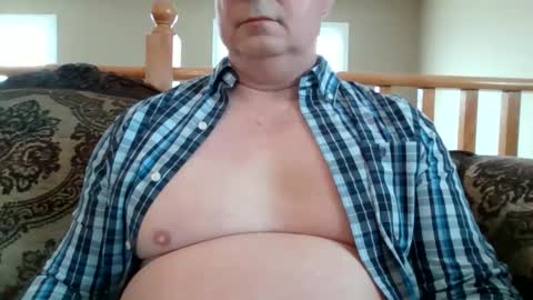 look823 online show from April 15, 2026, 3:19 pm