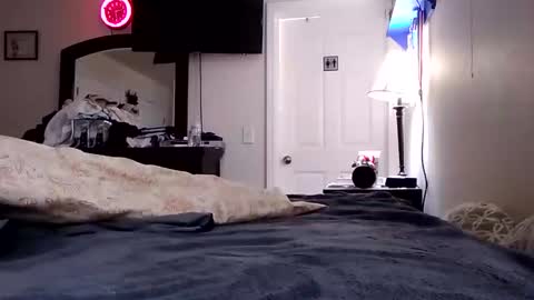 lookatmecum4you online show from December 24, 2024, 7:28 am