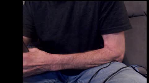 looking469 online show from November 21, 2025, 12:54 am