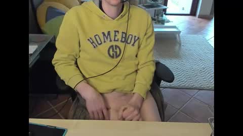 Snapshot of loomie chatting on October 28, 2025, 12:09 pm loomie online show from October 28, 2025, 12:09 pm