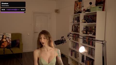 Snapshot of loony_moony chatting on October 4, 2025, 10:02 am loony_moony online show from October 4, 2025, 10:02 am