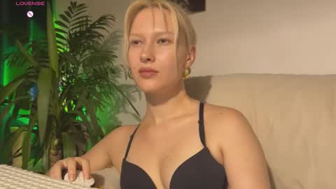 Lora heil online show from September 18, 2025, 4:20 pm