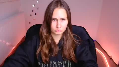 Lora online show from October 10, 2025, 6:23 am