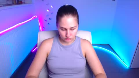 Lora online show from October 14, 2025, 5:41 am