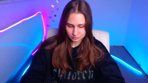 Lora online show from October 24, 2025, 5:37 am