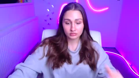 Lora online show from November 6, 2025, 12:28 pm