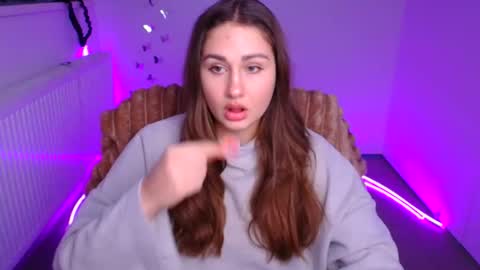 Lora online show from February 10, 2026, 12:31 pm