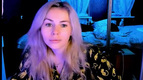 Lora online show from October 24, 2025, 2:41 am