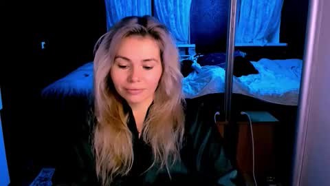 Lora online show from November 14, 2025, 2:43 am