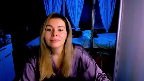 Lora online show from December 5, 2025, 2:53 am