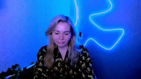 Lora online show from February 20, 2026, 3:25 am