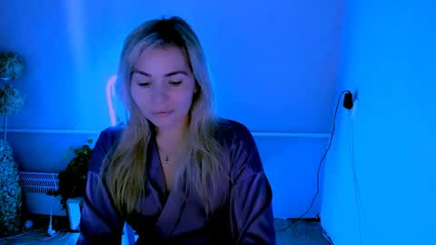 Lora online show from June 6, 2026, 2:16 am