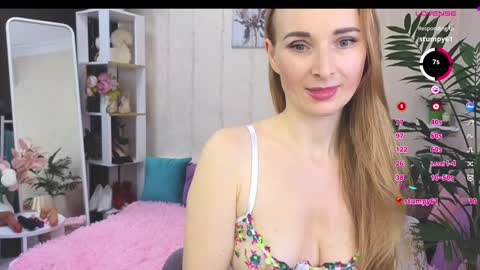 LoraColins online show from January 23, 2025, 8:56 pm