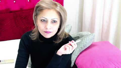 loradelniro1 online show from December 29, 2024, 1:17 pm