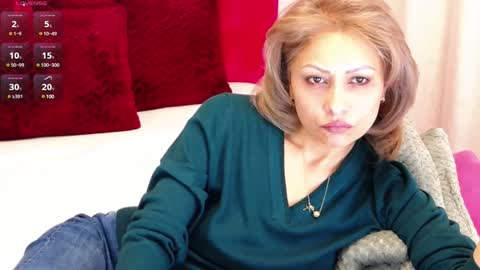 loradelniro1 online show from January 9, 2025, 1:24 pm